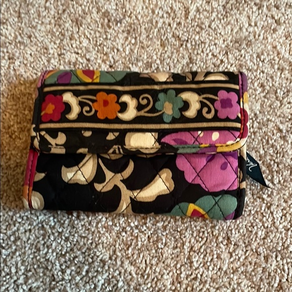 Vera Bradley Handbags - Vera Bradley Suzani retired wallet- Floral quilted